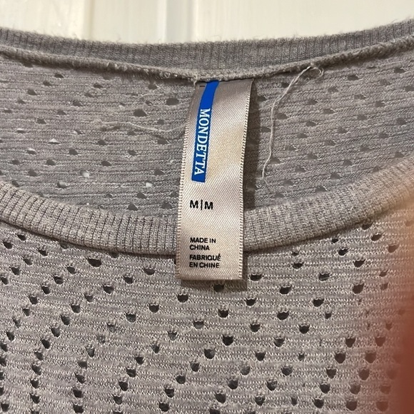 Mondetta holey active long sleeve shirt with thumb holes - Picture 4 of 5